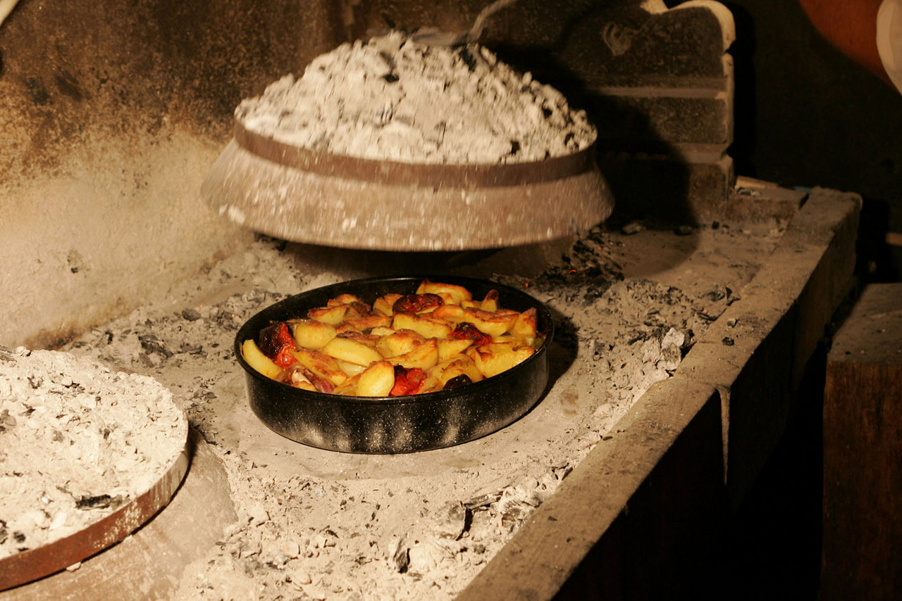 Mediterranean Peka Under Belly Cooking